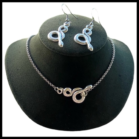 Dark Heaven Jewelry - Silver snake set ( earrings + necklace ) goth Halloween spooky jewelry sets